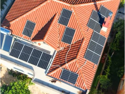 Instalimi i sistemit Fotovoltaik ne shtepi private, Tirane Instalimi i sistemit Fotovoltaik ne shtepi private, Tirane